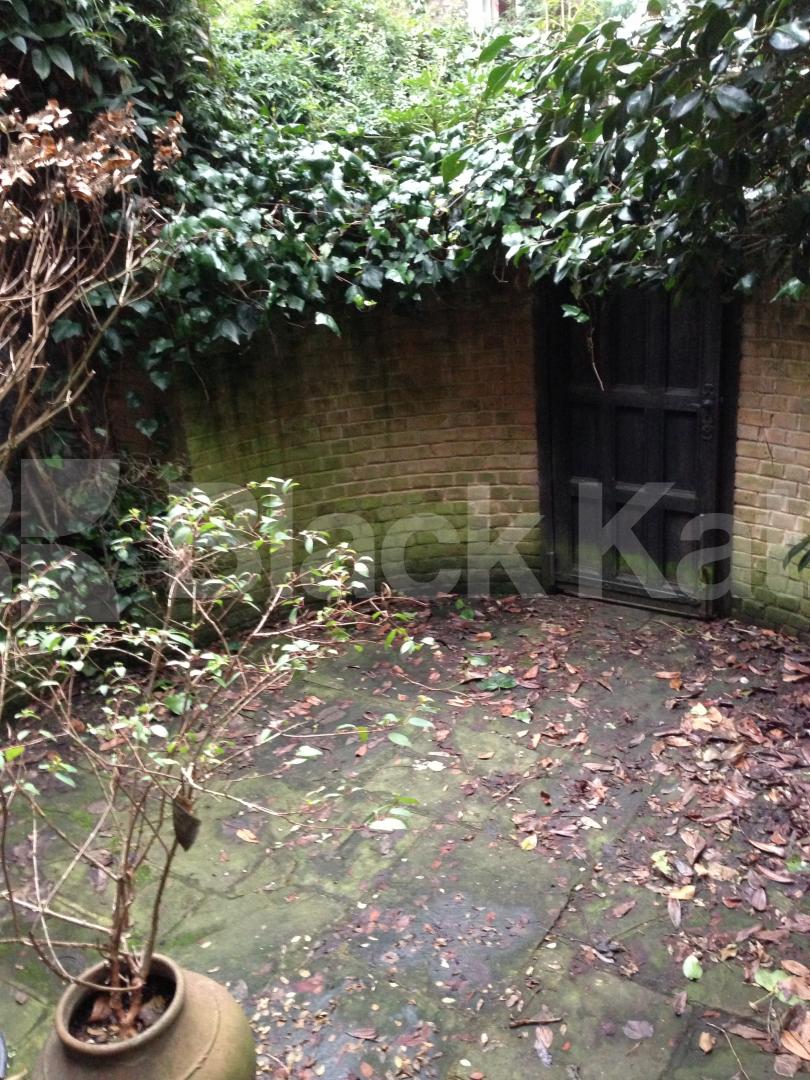 			NEW INSTRUCTION, 3 Bedroom, 1 bath, 1 reception Mews House			 Eaton Row, Belgravia